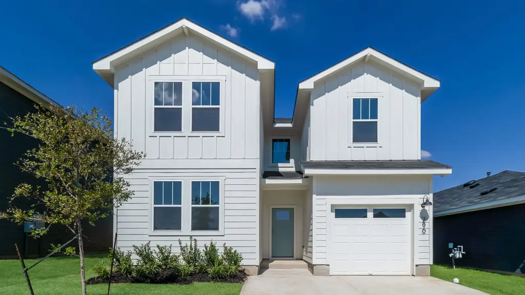 140 Orange Flame Boulevard, Uhland