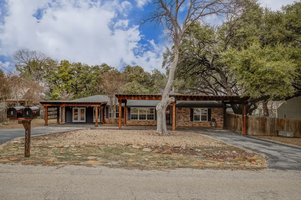 5303 Shady Oaks Circle A, Kingsland