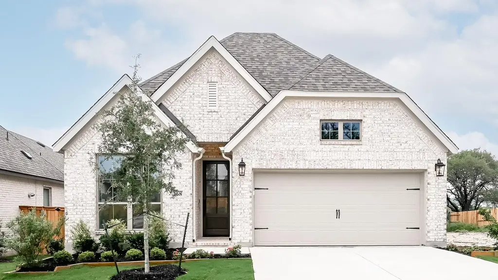 268 Basket Flower Loop, Kyle