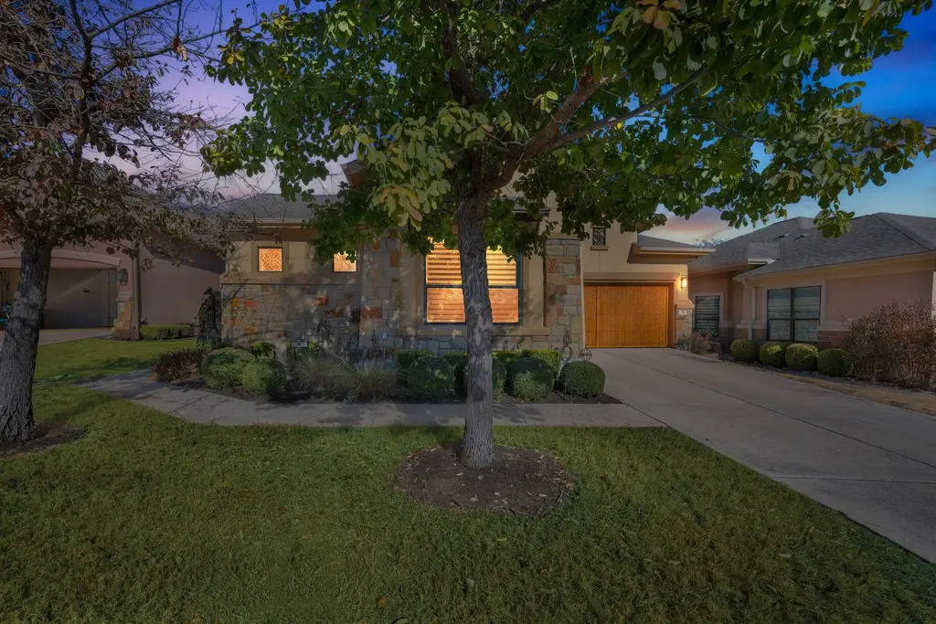 8 Prestonwood Circle, Lakeway