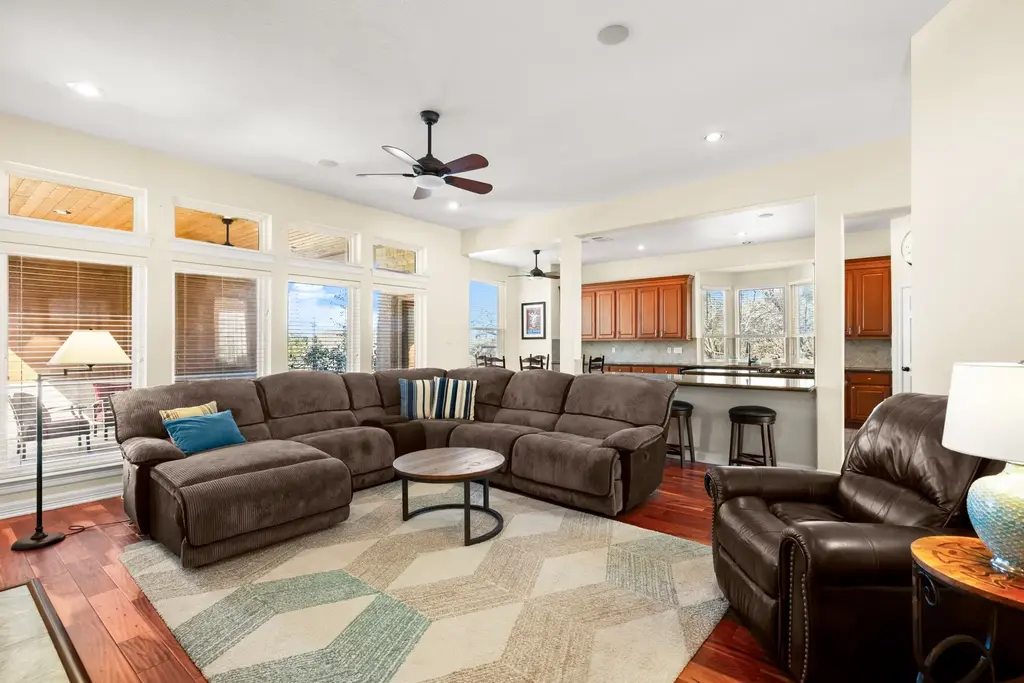1543 Weiskopf Loop, Round Rock