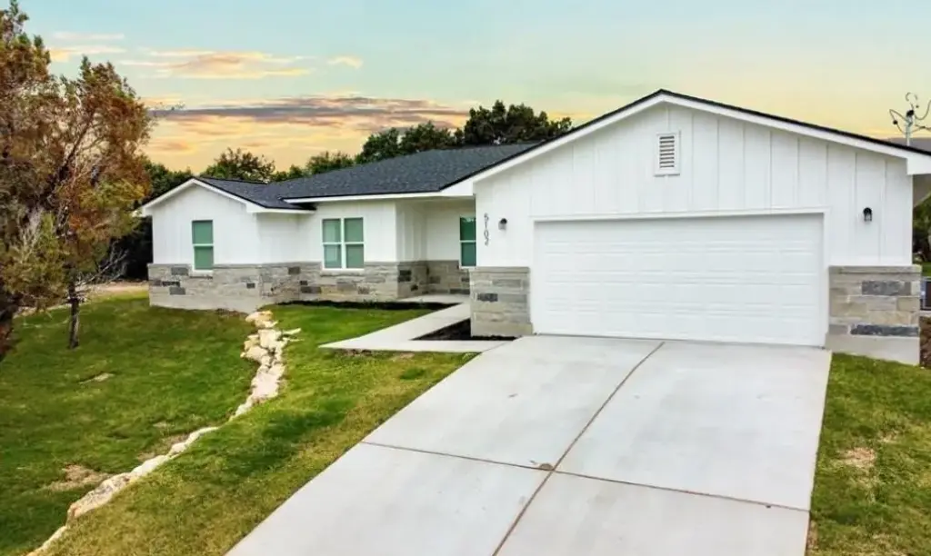 5102 Moss Point, Lago Vista