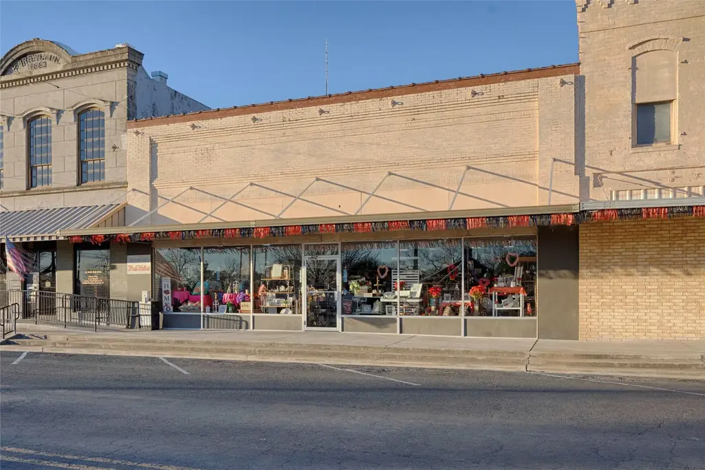 520 N Main Street, Schulenburg