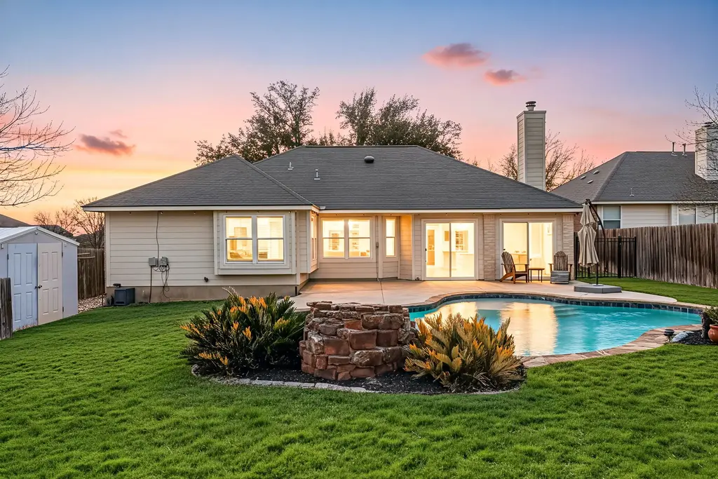 707 Thrush Drive, Leander