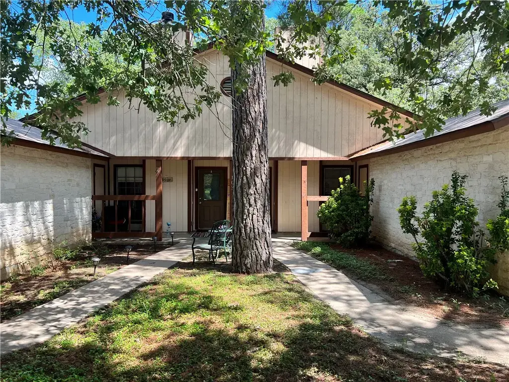 103 S Kaupo Drive B, Bastrop
