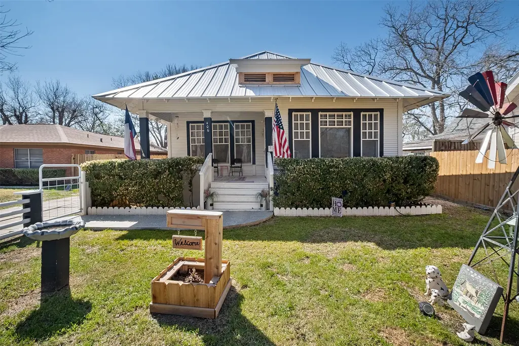 406 E Gonzales Street, Yoakum
