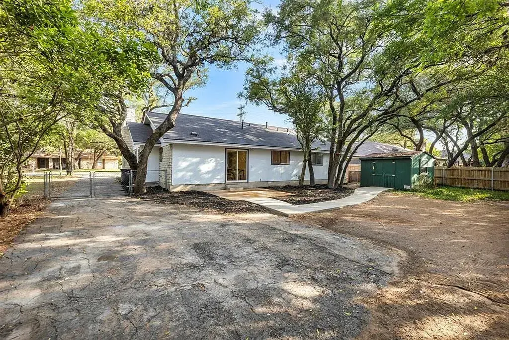 406 Lakeway Drive, Georgetown