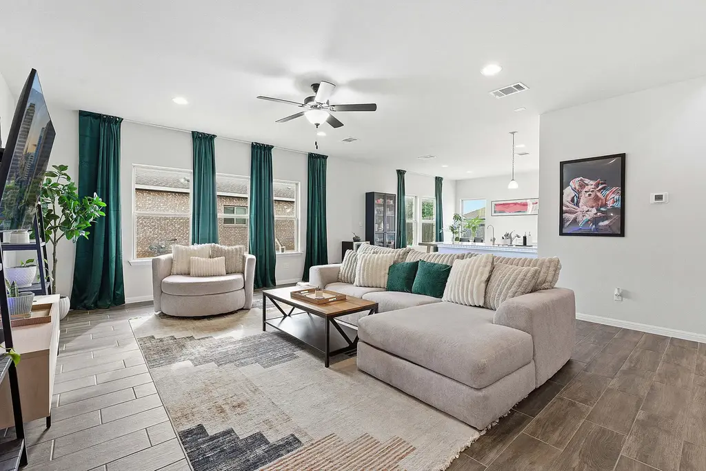 12413 Ostrich Trail, Manor
