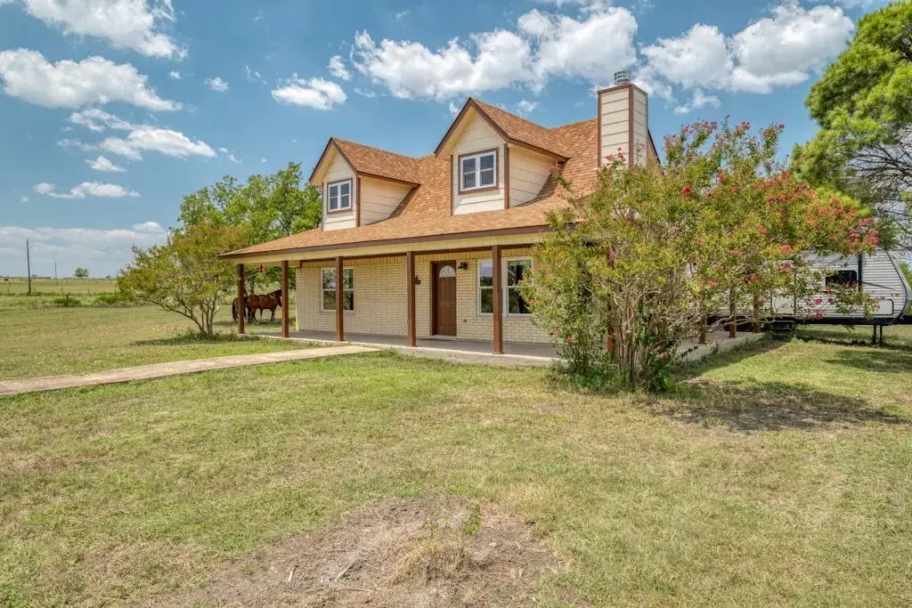 1540 County Road 114, Rogers