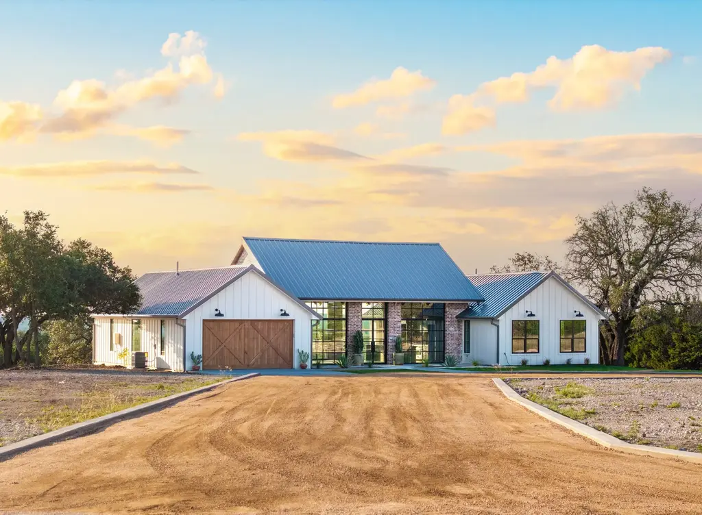 128 Private Road 142, Lampasas