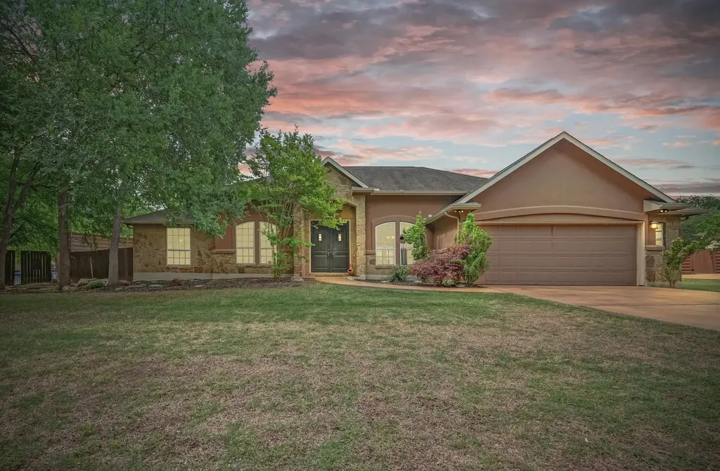 605 River Oaks Drive, Austin