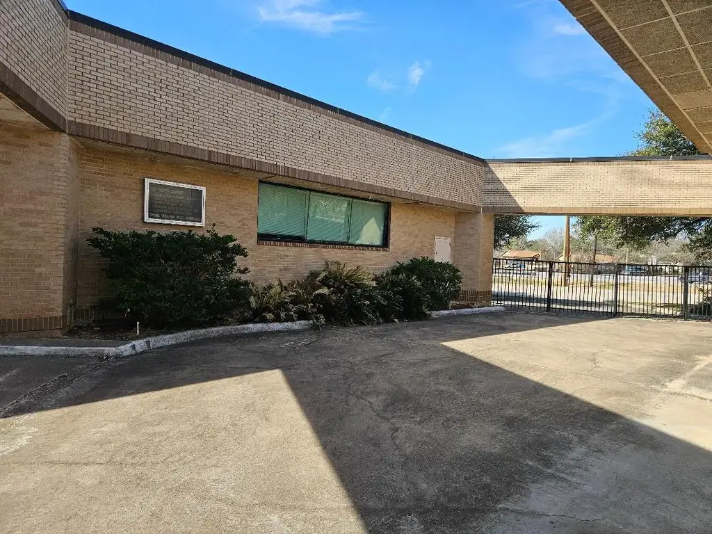 1225 N Avenue C, Elgin