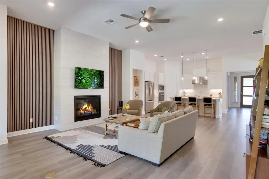 916 Pear Tree Lane, Austin