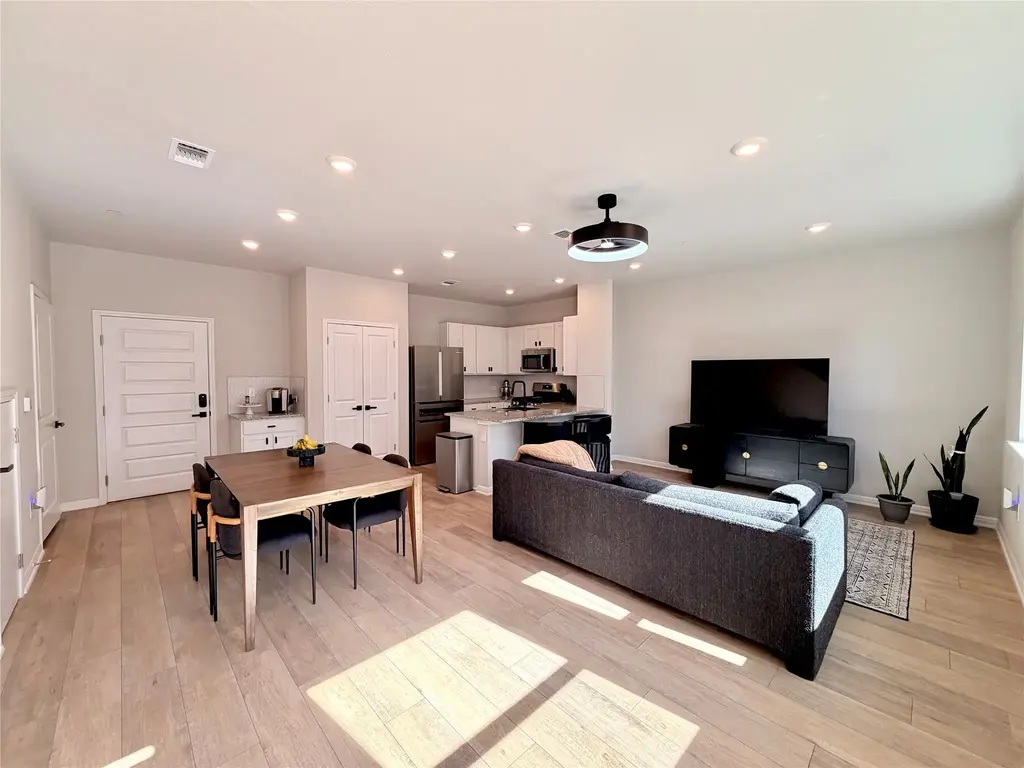 9015 Cattle Baron Path 1803, Austin