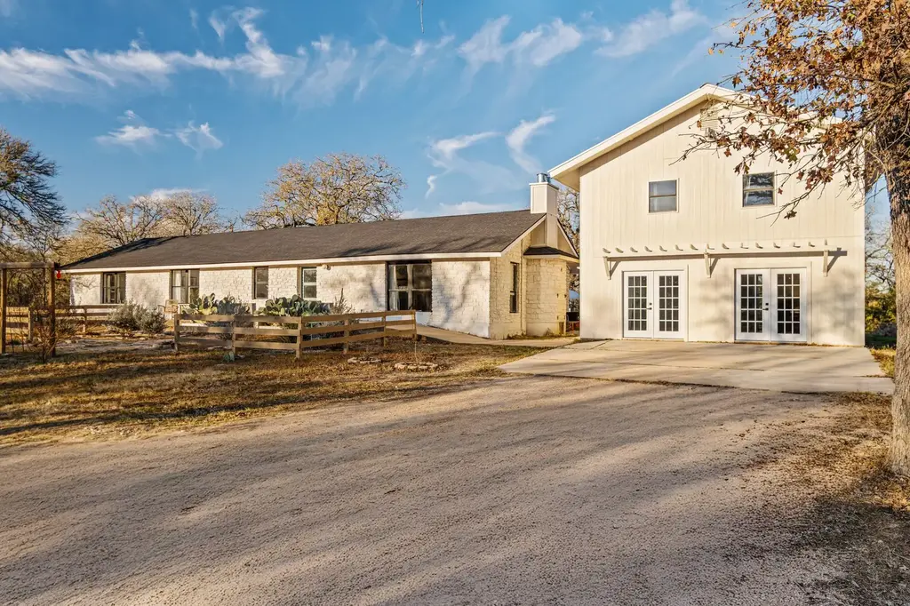 510 Thousand Oaks Drive, Cedar Creek
