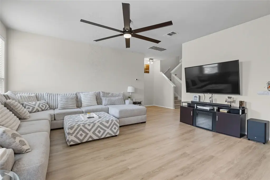381 Bloomsbury Drive, Kyle