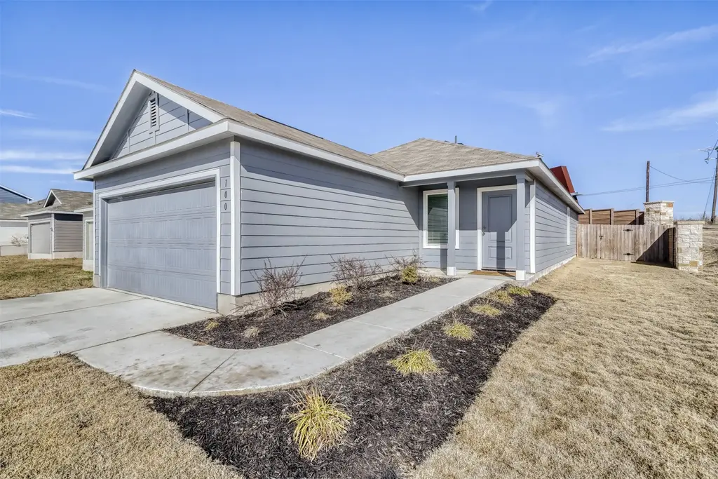 100 Burt Rainey Lane, Jarrell