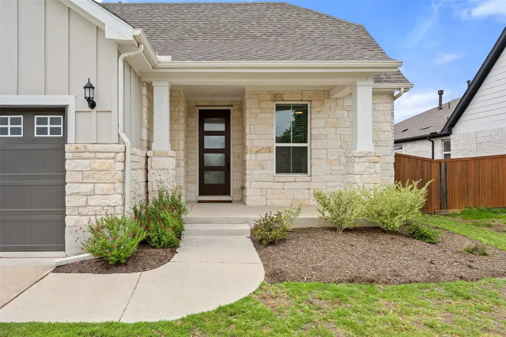 339 Climbing Rock Loop, Dripping Springs