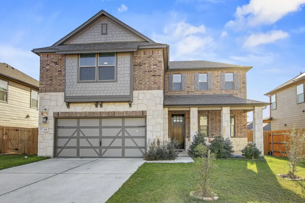 205 E Travers Stake Trail, Elgin