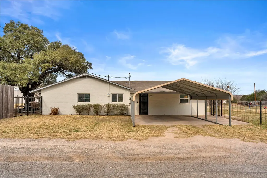 312 Apache Drive, Burnet