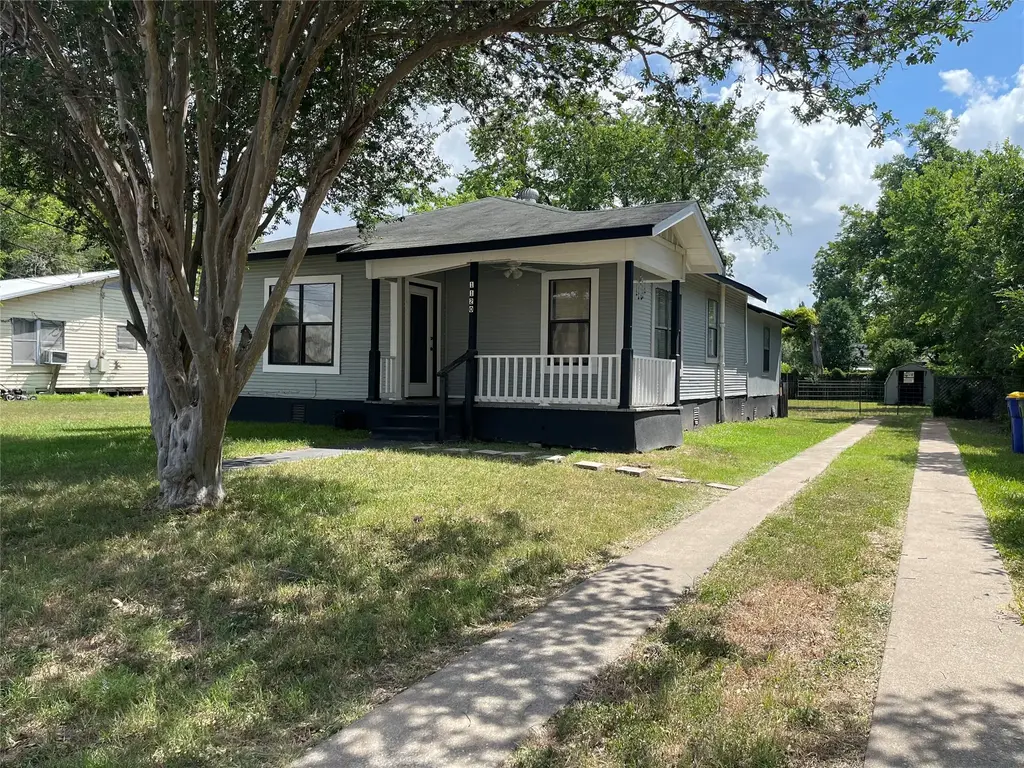 1120 Saint Paul Street, Gonzales