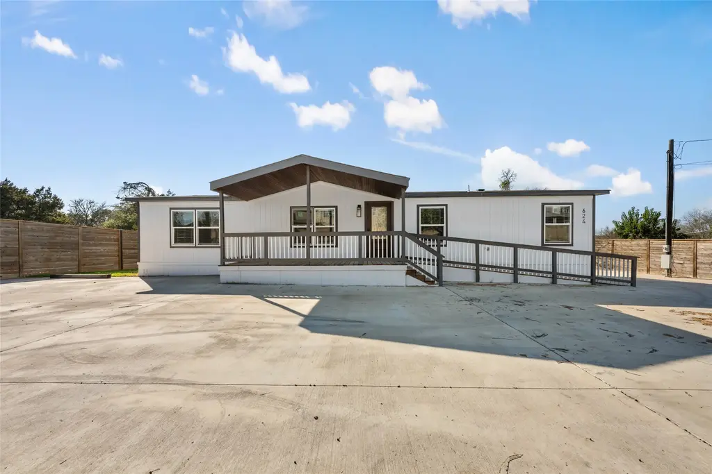 624 S Old Stagecoach Road, Kyle
