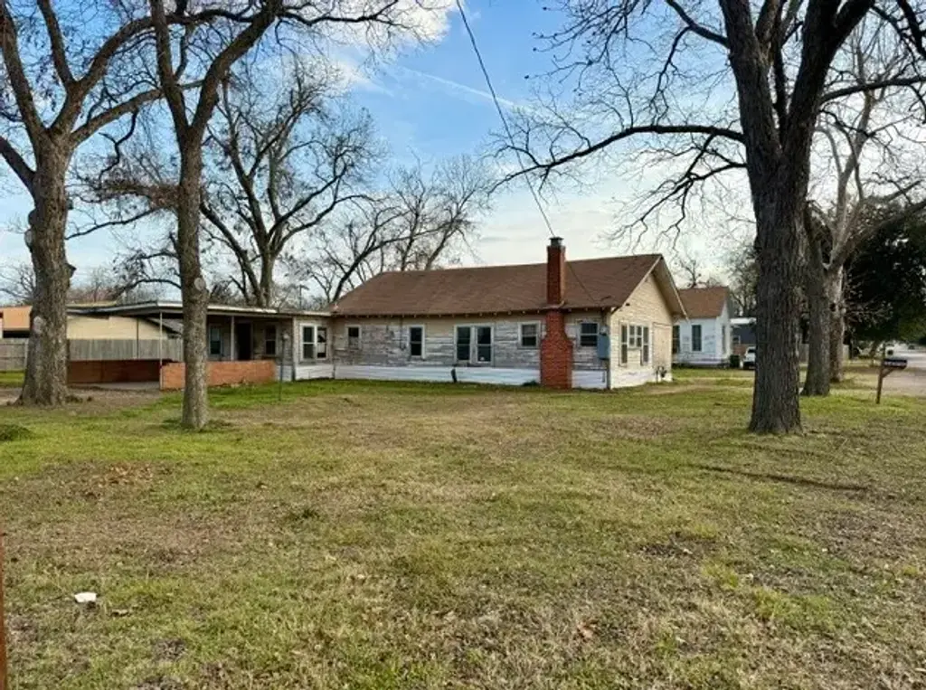 805 N Central Avenue, Cameron