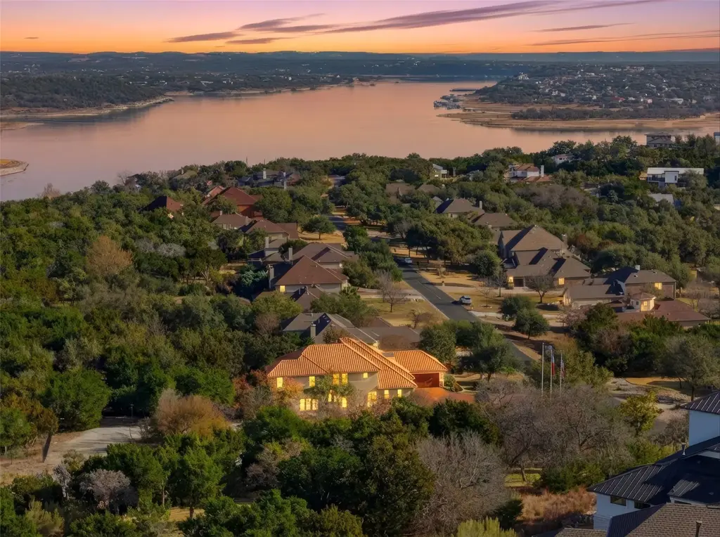 2312 Lakehurst Road, Spicewood