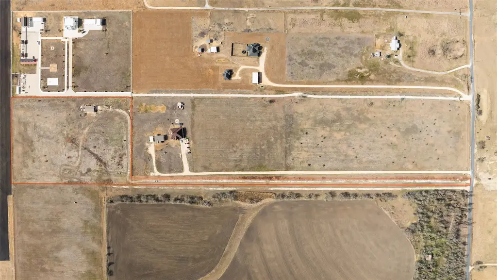 824 County Road 451, Coupland