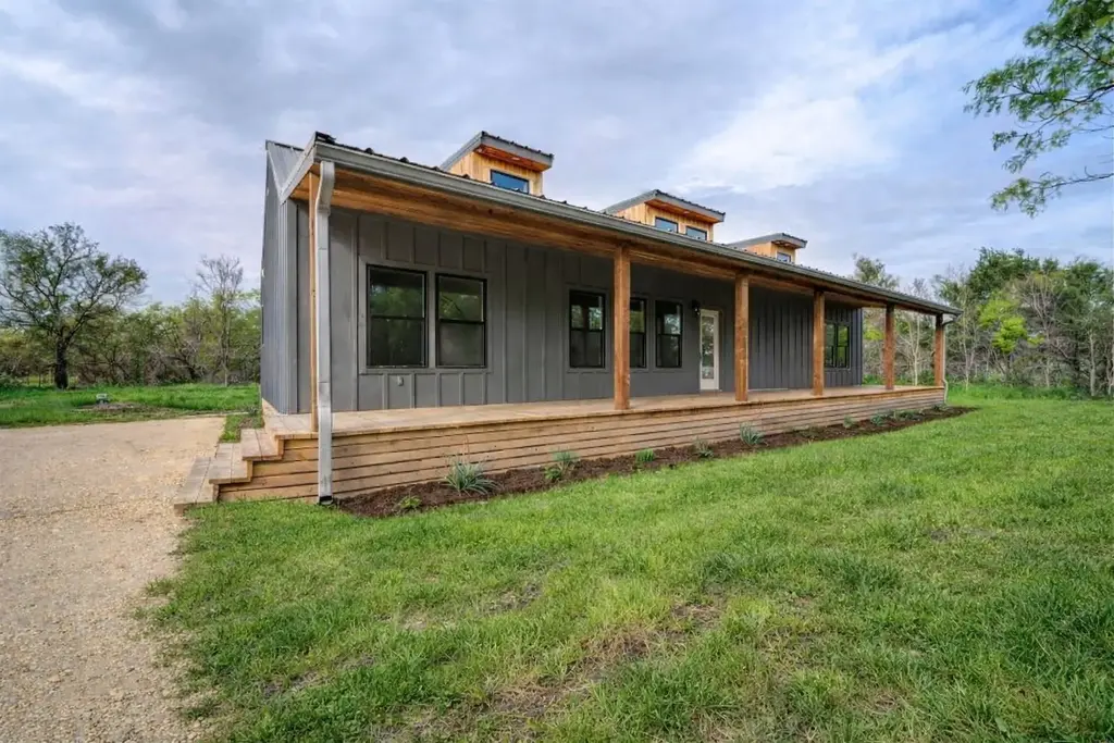3881 Barth Road, Lockhart