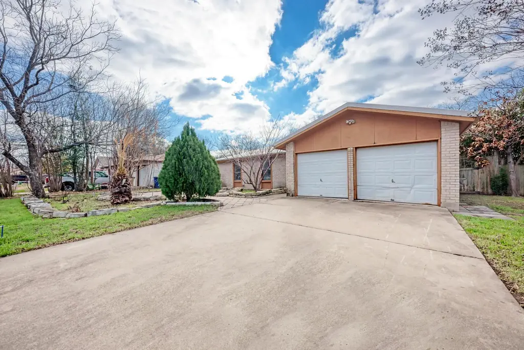 1307 Meadgreen Drive, Austin