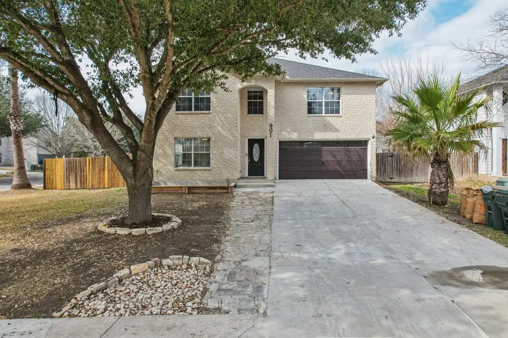 901 E Whispering Hollow Drive, Kyle