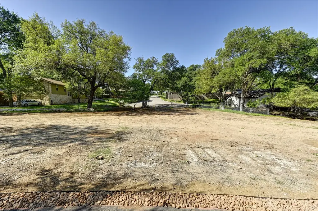 2000-2a Breeze Hollow, Austin