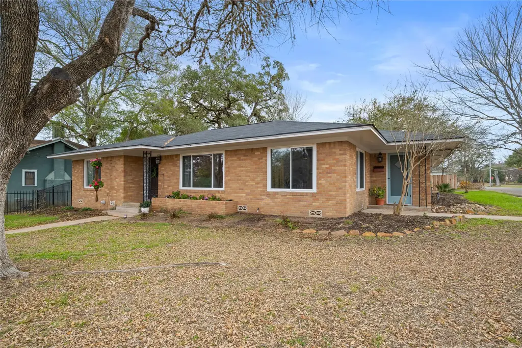 355 N Monroe Street, La Grange