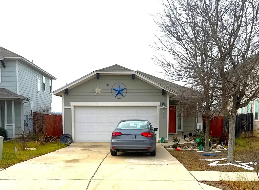 587 Twisted Oaks Lane, Buda