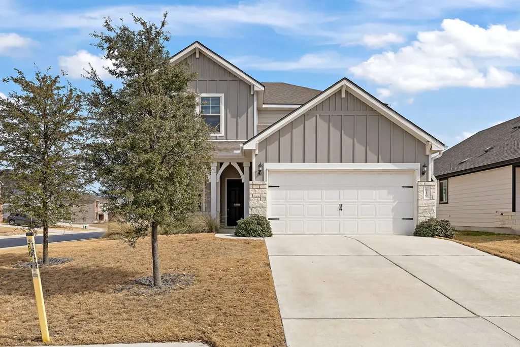 616 Hugenot Way, Georgetown