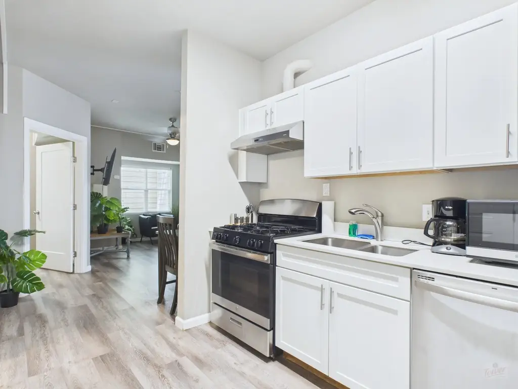 911 W 22nd Street 302, Austin