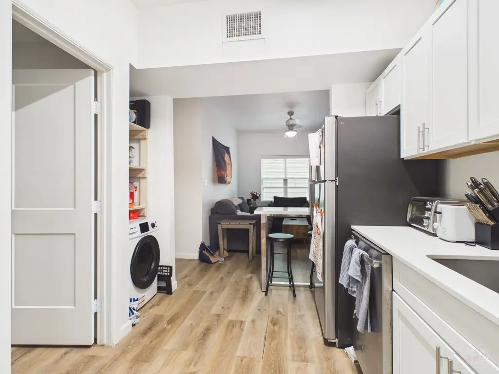 911 W 22nd Street 204, Austin