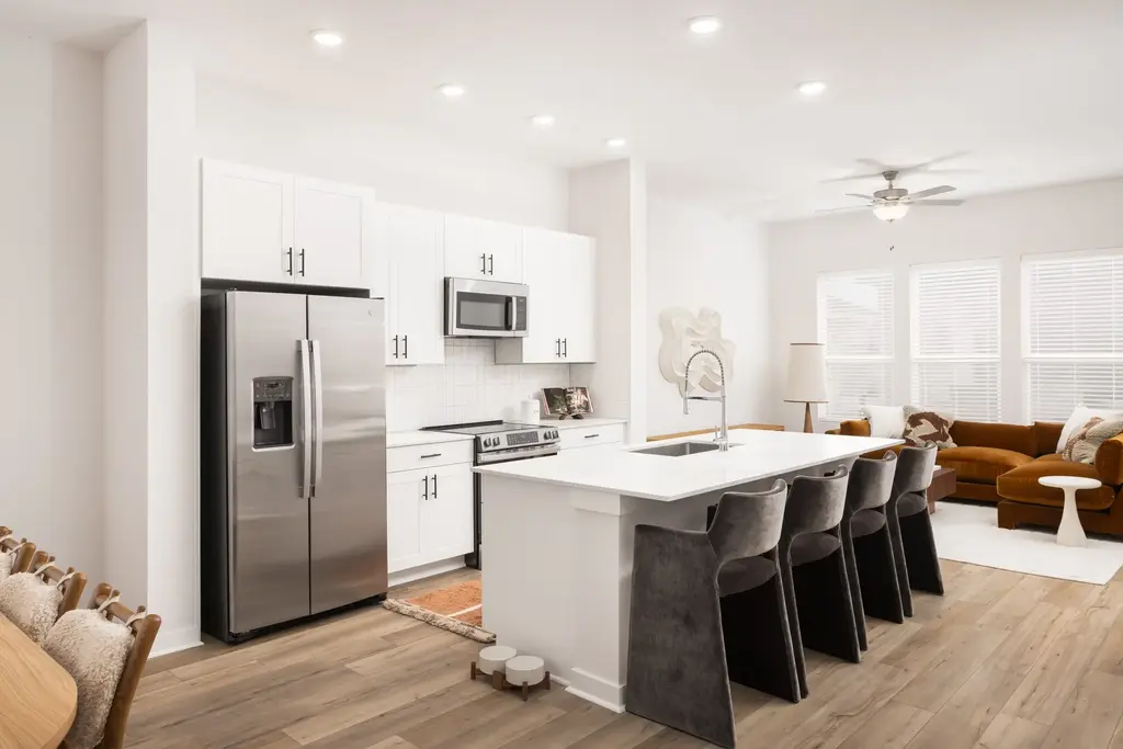 8350 Us W 290 Highway 109, Austin