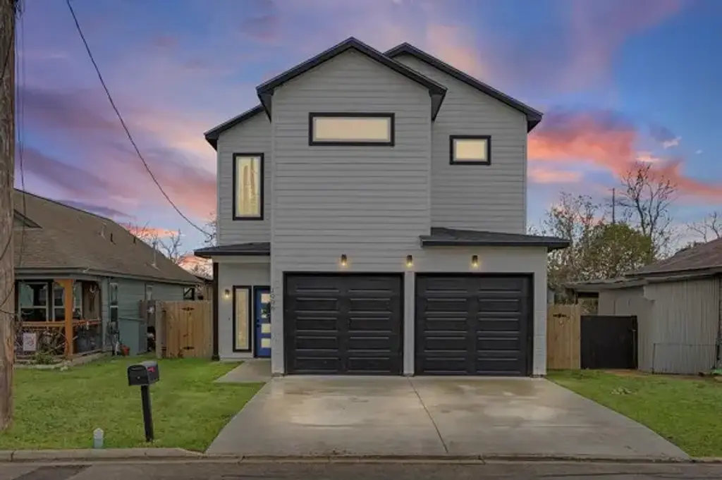 1006 4th Street, Lockhart