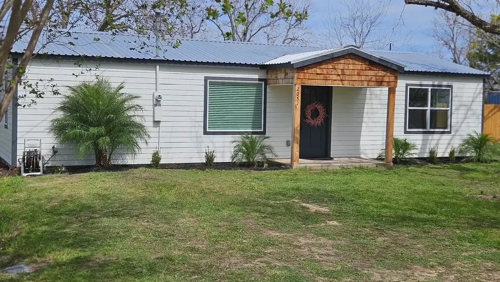 205 E Train Street, Ellinger
