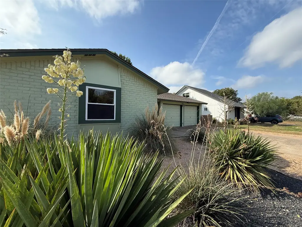 411 Buckboard Boulevard, Round Rock