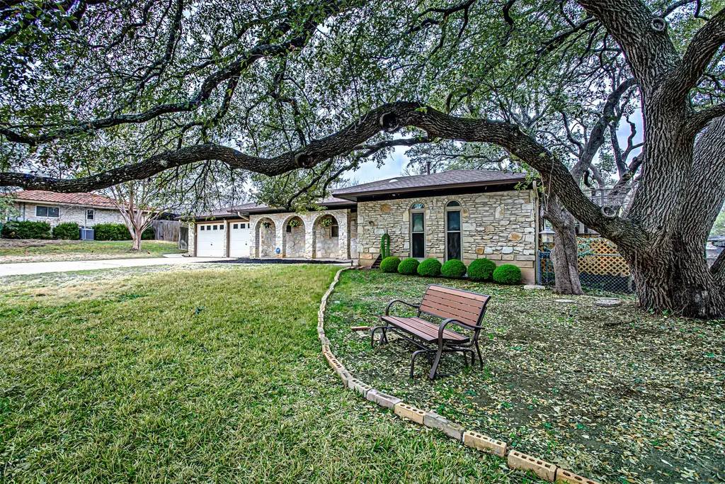 1303 Oak Shadows Circle, Austin