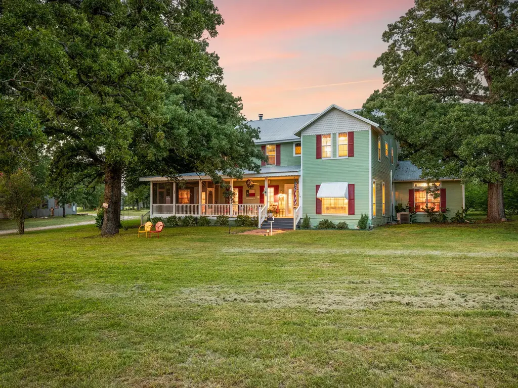 1065 Private Road 7041, Elgin