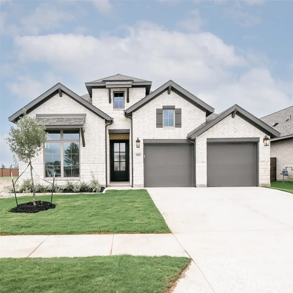 315 Foxfire Cove, Lockhart