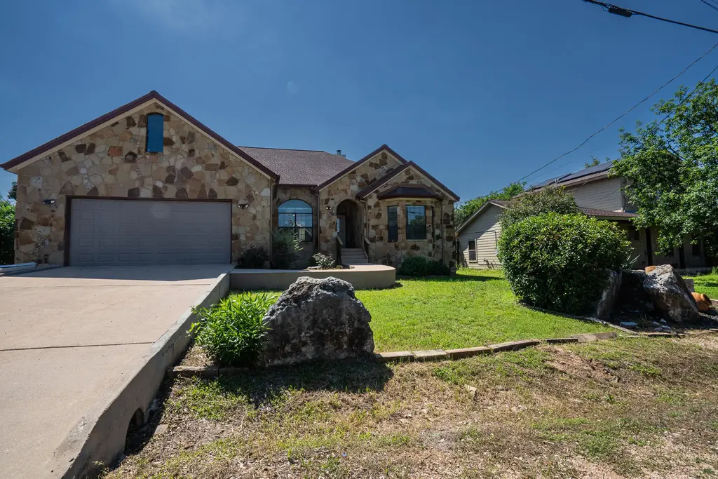 2102 Crazyhorse Pass, Austin