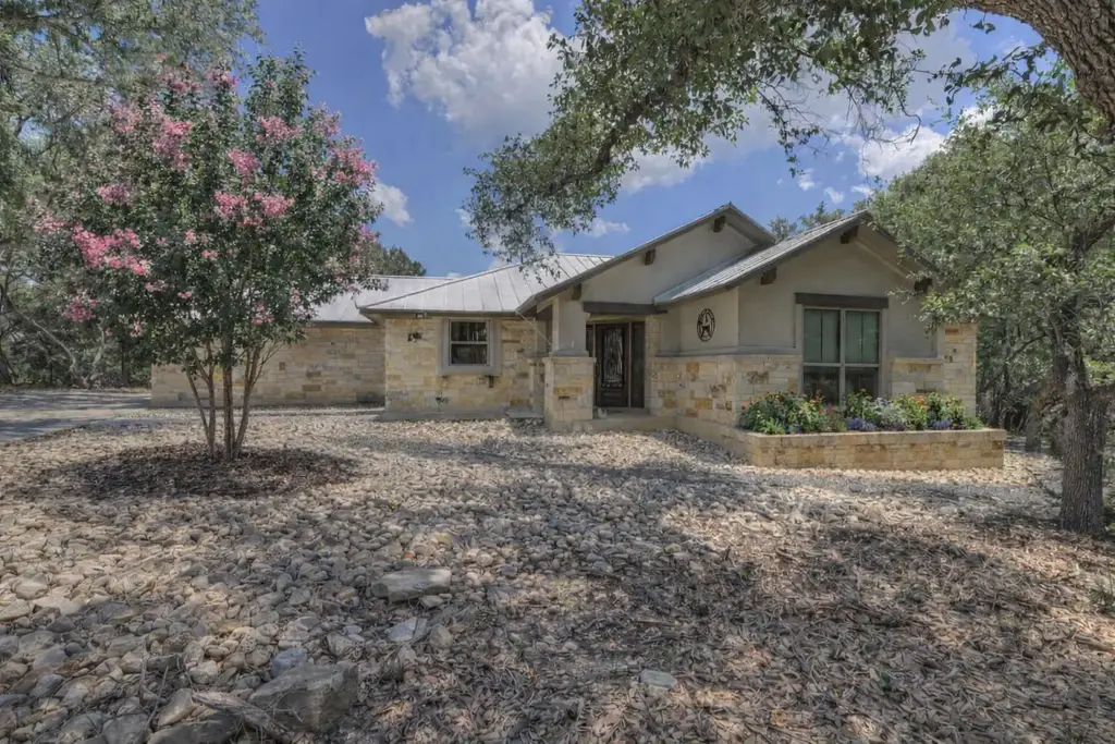 120 Sierra Way Way, Canyon Lake