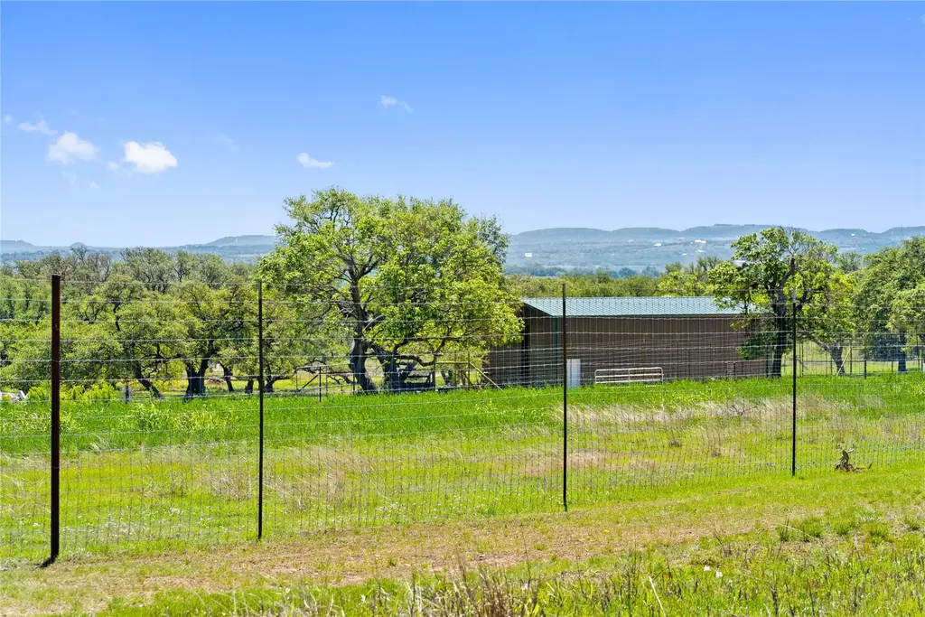 784 Ranch Road 2721, Johnson City