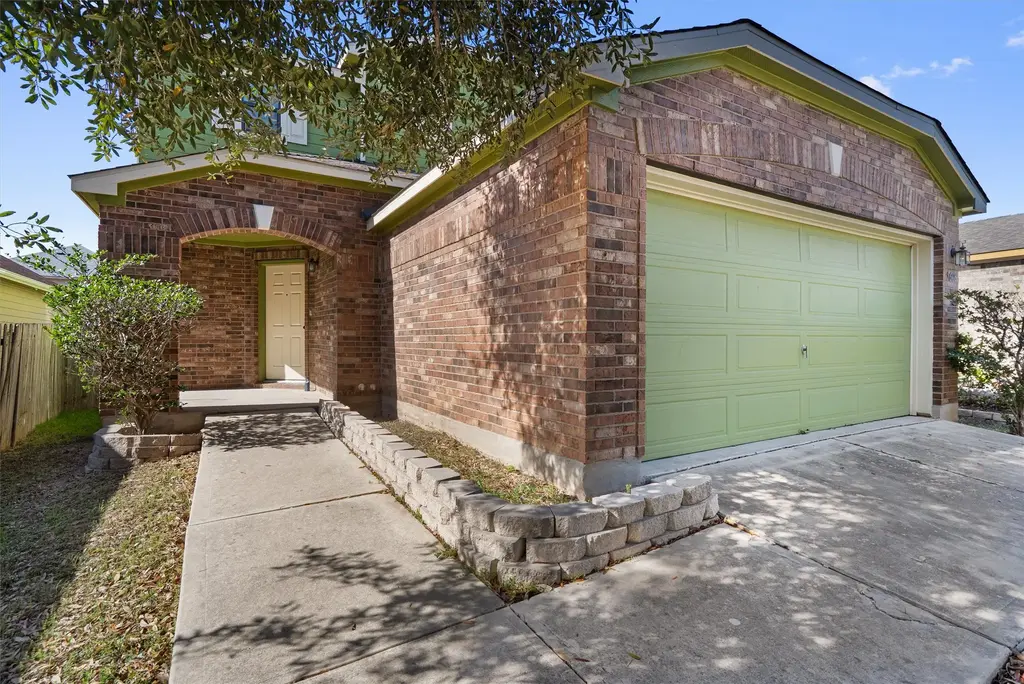 5608 Sunday Silence Drive, Del Valle