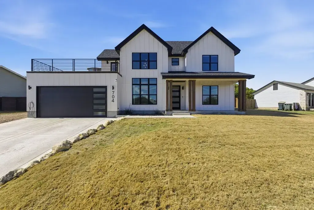 708 Newport Drive, Spicewood